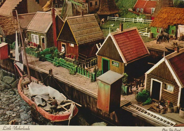 Little Netherlands - Old Postcard Of Little Netherlands (newer photo)